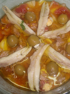 Una foto de Ensalada murciana con boquerones anchoados