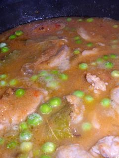 Una foto de Pechuga de pollo con guisantes