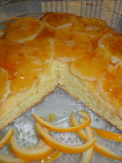 Una foto de Pastel de nieve con naranja