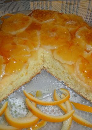 Una foto de Pastel de nieve con naranja