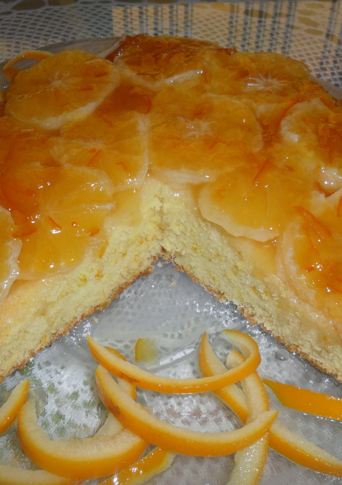 Una foto de Pastel de nieve con naranja