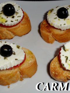 Una foto de Tostas mediterráneas
