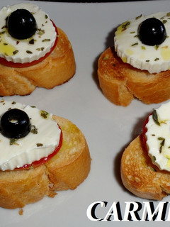 Una foto de Tostas mediterráneas