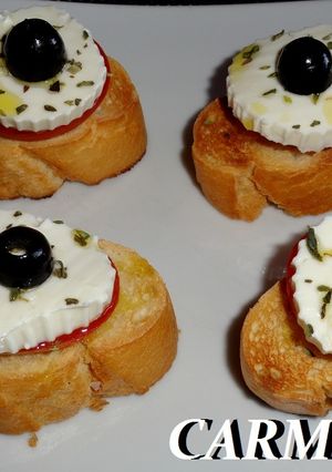 Una foto de Tostas mediterráneas