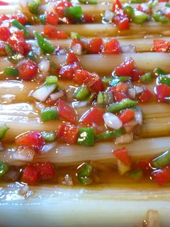 Una foto de Ensalada de puerros con vinagreta de naranja