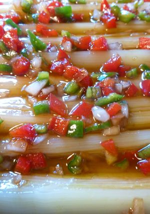 Una foto de Ensalada de puerros con vinagreta de naranja