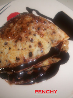Una foto de Crepe con sirope de chocolate casero