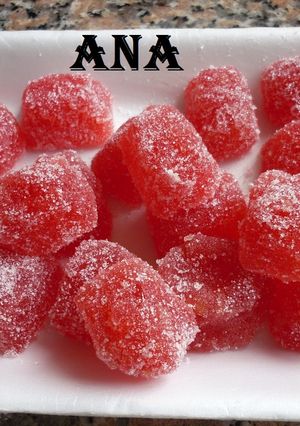 Una foto de Bombones de fruta sabor frutilla y manzana