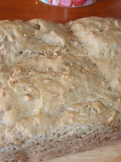 Una foto de Pan de trigo con semillas en panificadora