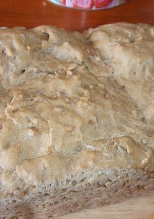 Una foto de Pan de trigo con semillas en panificadora