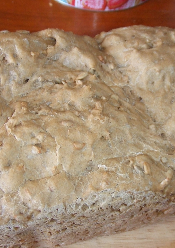 Una foto de Pan de trigo con semillas en panificadora