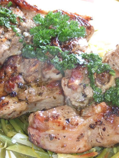 Una foto de Osobuco de pavo con salsa de perifollo