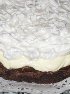 Una foto de Brownie con merengue