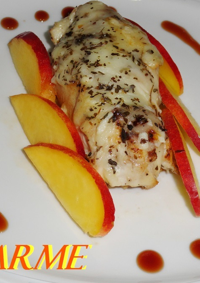 Una foto de Rollitos de pollo gratinados rellenos de jamón serrano