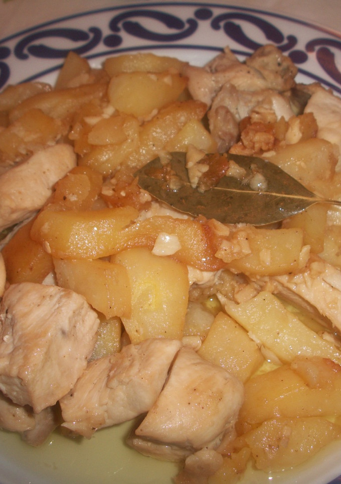 Una foto de Pollo al ajo Cabañil Cartagenero
