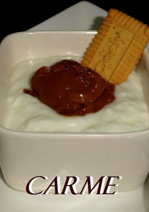 Una foto de Delicia de yogur y dulce de leche