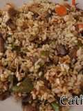 Arroz picante con verduras y champiñones