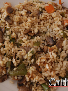 Una foto de Arroz picante con verduras y champiñones