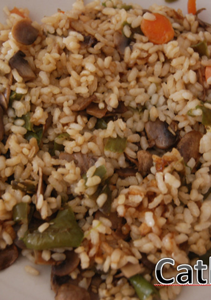 Una foto de Arroz picante con verduras y champiñones