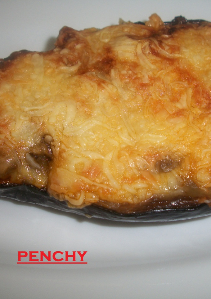 Una foto de Berenjenas con queso cheddar y sobrasada a la miel