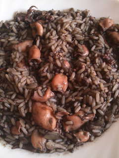 Una foto de Arroz negro con calamar