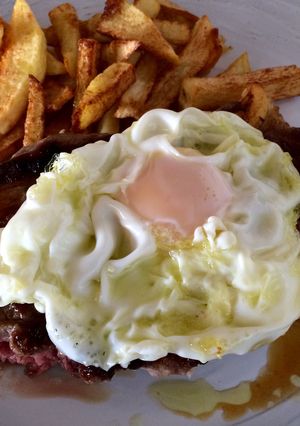 Una foto de Bife a caballo