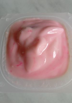 Una foto de Kumis y yogurt natural casero