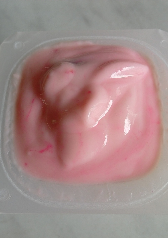 Una foto de Kumis y yogurt natural casero