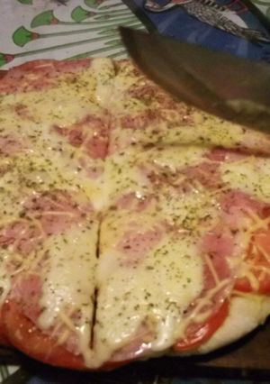 Una foto de Pizza con algas Nori