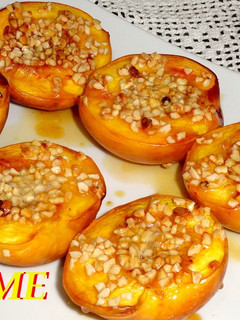 Una foto de Melocotones al horno con almendras y miel