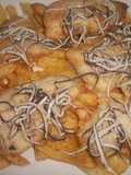 Filetes de merluza con patatas y gulas al ajillo