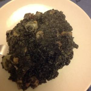 Arroz negro con calamares o chipirónes