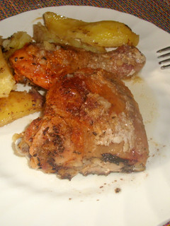 Una foto de Pollo al horno con patata y orégano
