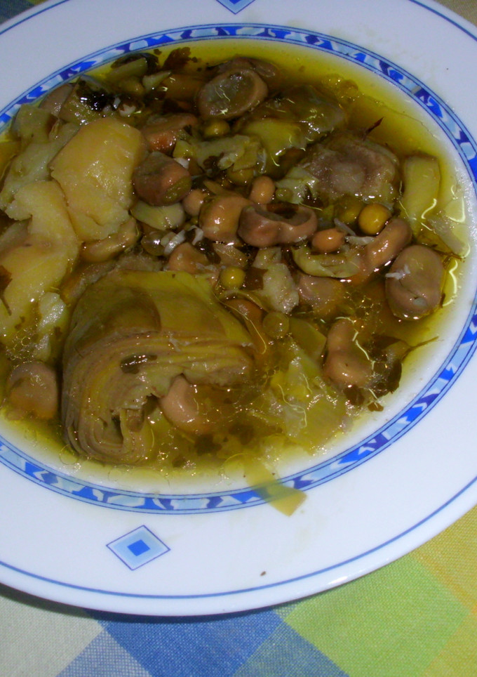 Una foto de Chicharo habas y alcauciles