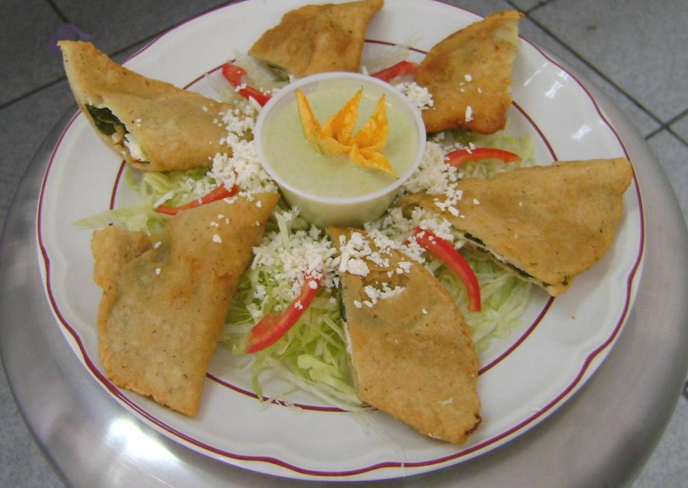 Quesadillas de flor de calabaza (con queso y epazote)