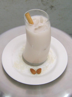 Una foto de Agua de horchata con almendra y coco