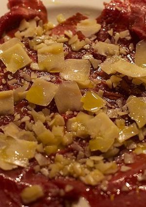 Una foto de Carpaccio de ternera con queso