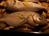 Besugo al horno con patatas