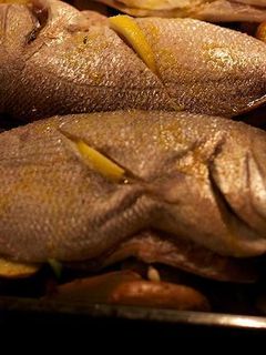 Una foto de Besugo al horno con patatas