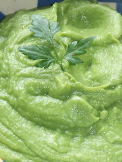 Una foto de Puré de guisantes y nabos con menta fresca