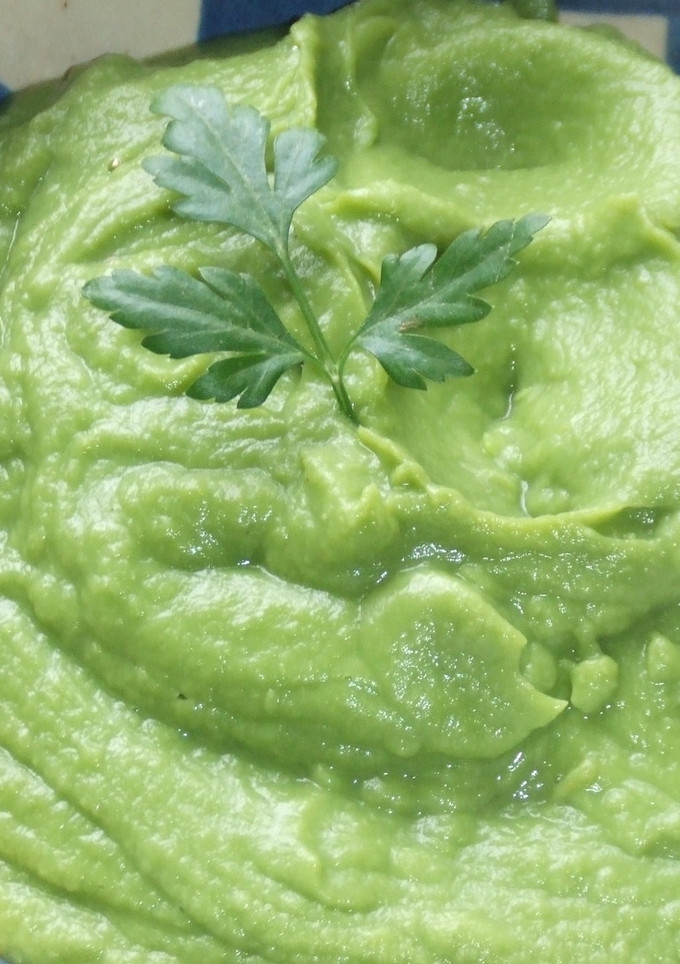 Una foto de Puré de guisantes y nabos con menta fresca