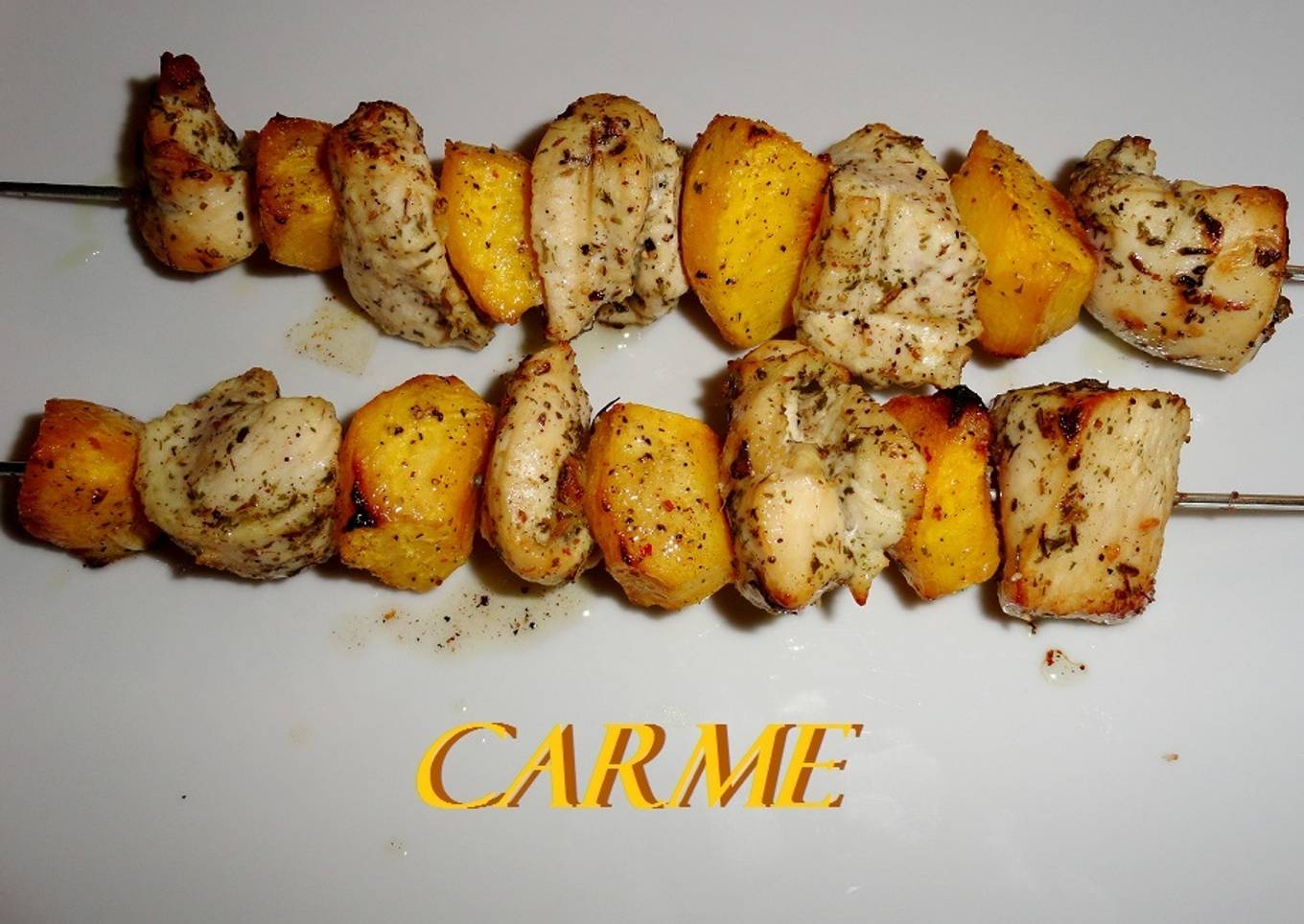 Brochetas de pollo y nectarina o melocotón<br />