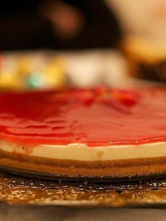 Una foto de Tarta de queso con chocolate blanco y frambuesa