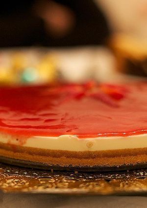 Una foto de Tarta de queso con chocolate blanco y frambuesa