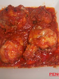 Una foto de Conejo con tomate y salsa de Calabria