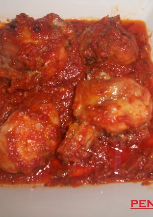 Una foto de Conejo con tomate y salsa de Calabria