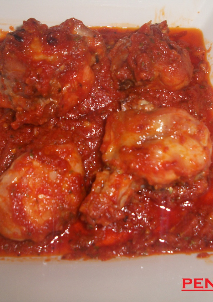 Una foto de Conejo con tomate y salsa de Calabria