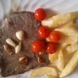 Filetón de ternera con ajos y tomates cherry