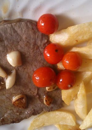 Una foto de Filetón de ternera con ajos y tomates cherry