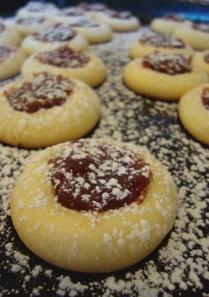 Una foto de Masitas ricas con yema de huevos duros / Pepas